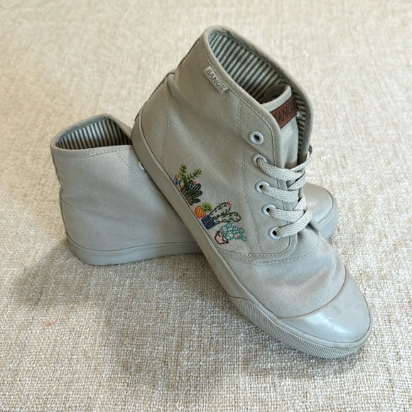 Bangs High Top Sneakers Light Grey Embroidered - Picture 1 of 8